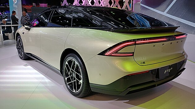 ��nsk� automobilky na autosalonu v Pa��i 2024