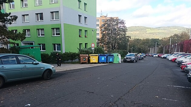 Na s�dli�ti Kamenn� Vrch v �steck� �tvrti St�ekov na�li v kontejneru novorozence. (13. ��jna 2024)