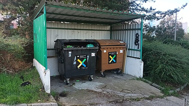 Na sdliti Kamenn Vrch v steck tvrti Stekov nali v kontejneru novorozence. (13. jna 2024)