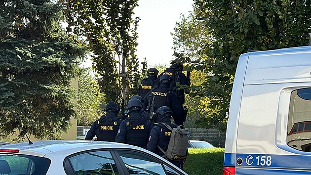 Pra��t� policist� v Horn�ch Po�ernic�ch prov��ovali ozn�men�, podle kter�ho m�lo doj�t fyzick�mu napaden� mezi dv�ma mu�i. (17. ��jna 2024)