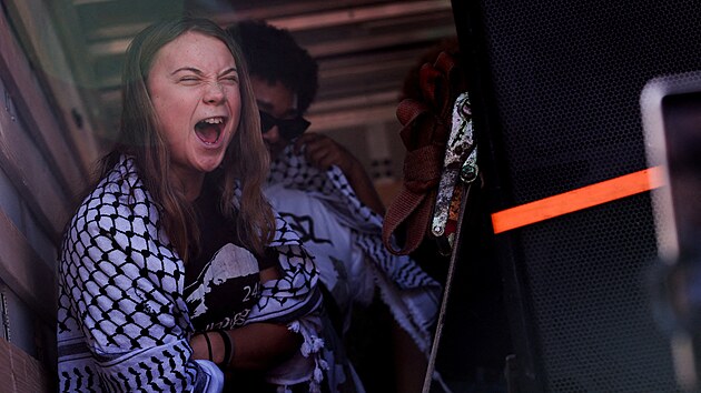 Tis�covka demonstrant� se v Mil�n� ��astnila pochodu na podporu Palestiny a boje proti zm�n�m klimatu. V �ele pr�vodu st�la aktivistka Greta Thunbergov�. (11. ��jna 2024)