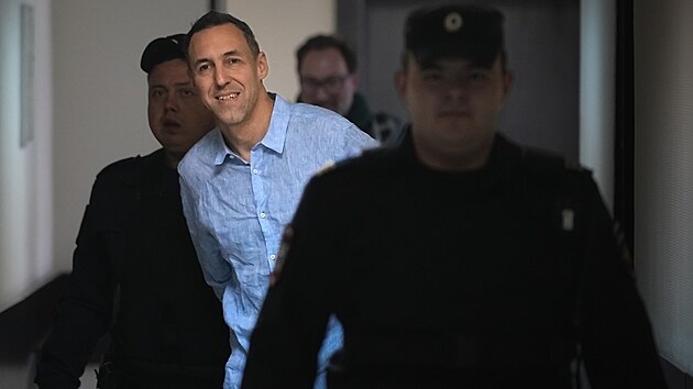 Soud v Moskv� ulo�il francouzsk�mu badateli Laurentu Vinatierovi trest t�� let odn�t� svobody za to, �e se v Rusku neregistroval jako zahrani�n� agent. (14. ��jna 2024)