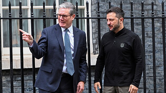 Ukrajinsk� prezident Volodymyr Zelenskyj se setkal s britsk�m premi�rem Keirem Starmerem. (10. ��jna 2024)