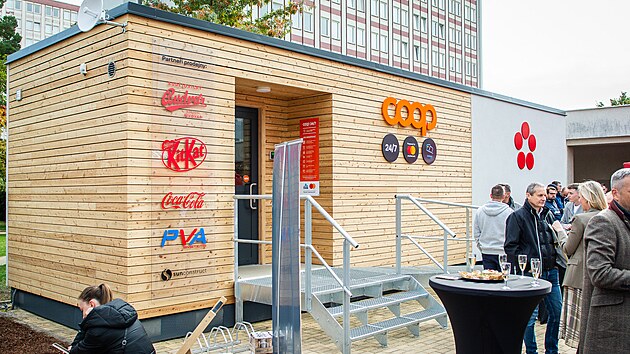 Nov� prodejna stoj� u vysoko�kolsk�ch kolej� v kampusu Jiho�esk� univerzity.