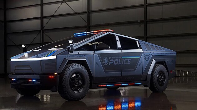 Tesla Cybertruck v policejn� �prav�
