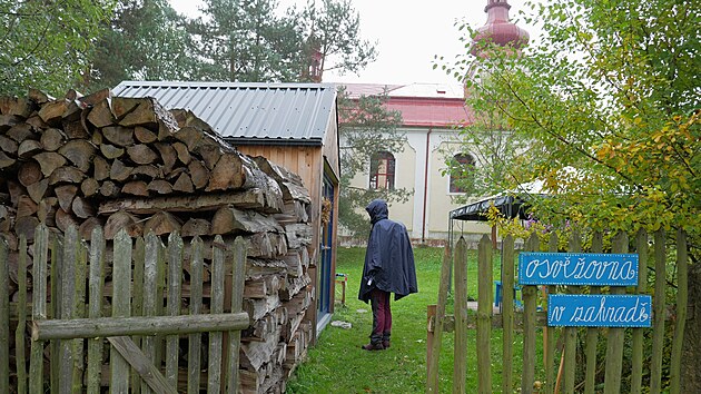 Osvovnu v Krsnm na rsku provozuje rodina Jana Matouka. Domek se samoobslunm oberstvenm maj na sv zahrad u kostela.