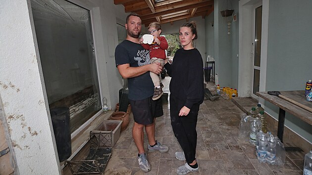 Jednu nronou operaci m za sebou, druh jej v listopadu ek. Kvli povodni ale tlet Patrik Halla piel o to nejdleitj - zzem, kam by se mohl vrtit.