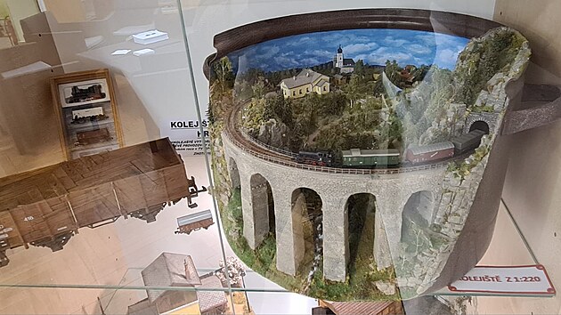 Pavla Hozu bav eleznin modelstv v podstat cel ivot. Jeho modely je mon a do bezna vidt tak v rmci vstavy v Merkln.