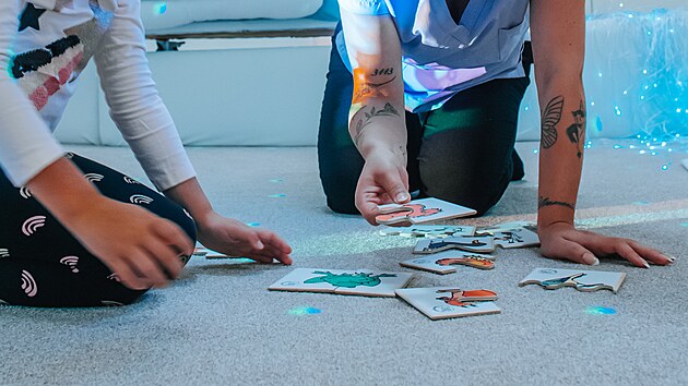 Podstatou nov vybudovan multisenzorick
mstnosti Snoezelen je smyslov terapie. Dochz zde ke stimulaci, relaxaci, aktivizaci a k rozvoji psychomotorickch vlastnost. (10. jna 2024)