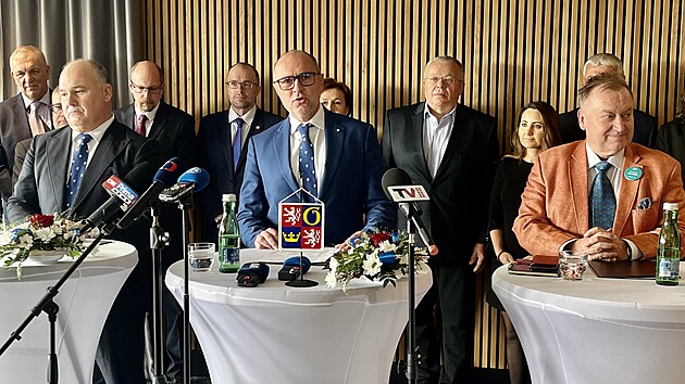 Koalin smlouvu v Krlovhradeckm kraji podepsali zstupci hnut ANO s uskupenm Hlas samosprv (SOCDEM, Spolen pro kraj, Rozvjme Hradec) a koalic SPD, PRO, Trikolry a Svobodnch. (11. jna 2024)