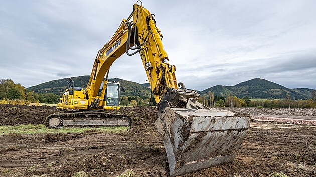 Stavebn� firma za�ala budovat jednadvacetikilometrov� �sek d�lnice D11 z Kr�lovce na Trutnov. (11. ��jna 2024)