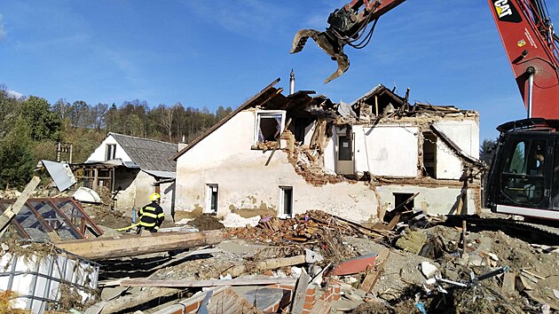 Demolice domu zasa�eného povodn�mi v �umperské ulici v Jeseníku (19. �íjna 2024)