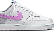 Bílé tenisky Nike s výraznou fajfkou v pastelové barv, cena 1999 K