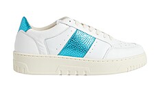 Koené tenisky s metalickými pruhy padnou jako ulité, cena 1699 K