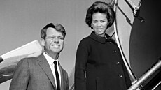 Ethel Kennedyová a Robert Kennedy na snímku z roku 1964