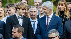Prezident Petr Pavel s nevidomým plavcem Davidem Kratochvílem.