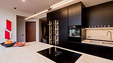 Kuchy�skou linku si majitelka navrhovala sama. 