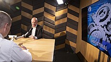 Hostem podcastu Industrial je rektor VUT Vojtch Petráek, eský jaderný fyzik...
