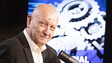 Hostem podcastu Industrial je rektor VUT Vojtch Petráek, eský jaderný fyzik...