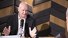 Hostem podcastu Industrial je rektor VUT Vojtch Petráek, eský jaderný fyzik...