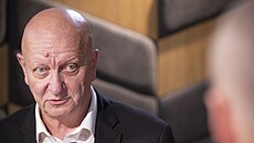 Hostem podcastu Industrial je rektor VUT Vojtch Petráek, eský jaderný fyzik...