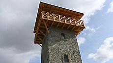 Nová rozhledna na kopci Tu�ín na P�erovsku byla navr�ená ve spolupráci s...