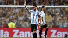 Lionel Messi a jeho pozdravy p�i utkání Argentiny s Bolivií.