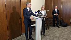 Petr Fiala na tiskové konferenci p�ed odjezdem na jednání Evropské rady v...