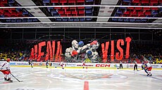 Choreo fanou�k� Prost�jova ze vzájemného zápasu s P�erovem v minulé sezon�...