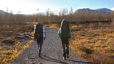 Nástup na trek z vesnice Nikkaluokta