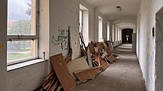 Zchátralý interiér se pestaví na zázemí pro památkáe. Uvnit budovy budou...