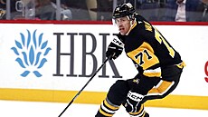 Útoník Jevgenij Malkin z Pittsburghu u puku