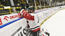 Spar�anský úto�ník Michal �epík se v Litvínov� raduje z vít�zství.