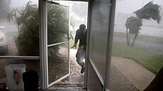 Na Floridu ude�il hurikán Milton. P�inesl s sebou rekordní p�ívaly srá�ek,...