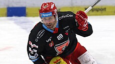 Hradecký úto�ník Giorgio Estephan.