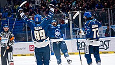 Kladentí hokejisté slaví trefu proti Olomouci, kterou zaídil Tomá Hanousek...