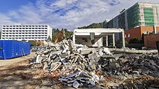 Bourání staré prádelny v Ba�ov� nemocnici ve Zlín�. (�íjen 2024)