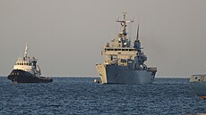 Do Albánie piplula italská vojenská lo Libra s první skupinou migrant, kteí...