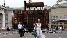 �ty�icetitunový transformátor zni�ený po ruském raketovém útoku na tepelné...