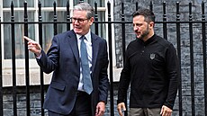 Ukrajinský prezident Volodymyr Zelenskyj se setkal s britským premiérem Keirem...