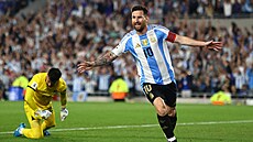 Kapitán Argentiny Lionel Messi se raduje ze své branky proti Bolívii v utkání...