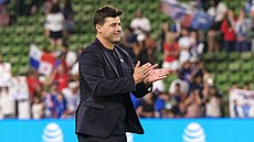 Trenér USA Mauricio Pochettino se usmívá po vít�zství v p�ípravném utkání proti...