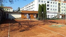 Tenisové kurty Tesly Brno u ulic St�ední, Rybní�ek a Sta�kova mají podle plán�...