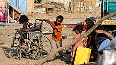 Súdánské d�ti si hrají na ulici ve m�st� Tokar. (3. �íjna 2024)