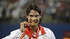 �pan�l Rafael Nadal slaví olympijské vít�zství v Pekingu 2008