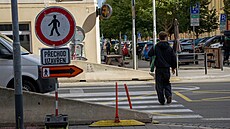 Auta tak musí zastavovat práv� i u zru�eného p�echodu. (17. �íjna 2024)
