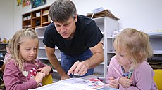 �kolní den v inovativních t�ídách za�íná v 8:30 rituálem p�ivítání. Ve t�ídách...