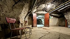 Ve star�í �ásti zámku jsou sklepy vytesány p�ímo do skály.