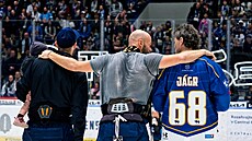 Kladno, 13. 10. 2024. Rytíi Kladno - HC Olomouc. Zprava Jaromír Jágr, kapitán...