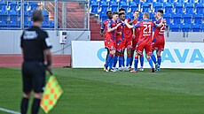 Plze�tí fotbalisté slaví první gól v utkání s Baníkem Ostrava.